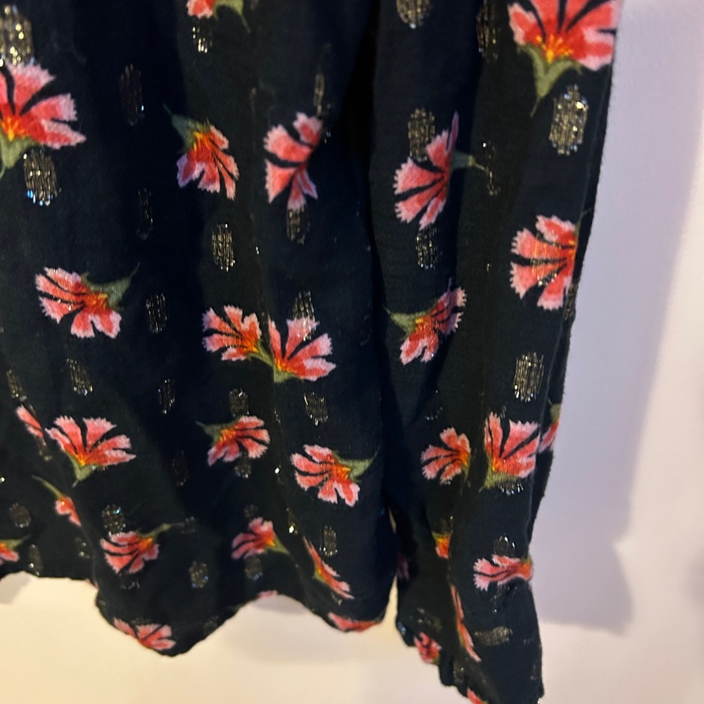 LOFT Black Blouse with Pink Floral Design Women’s M - Picture 6 of 8
